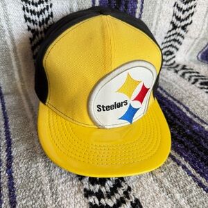Pittsburgh Steelers Snapback Textured Bill large Logo Black/Yellow Hat Cap NFL
